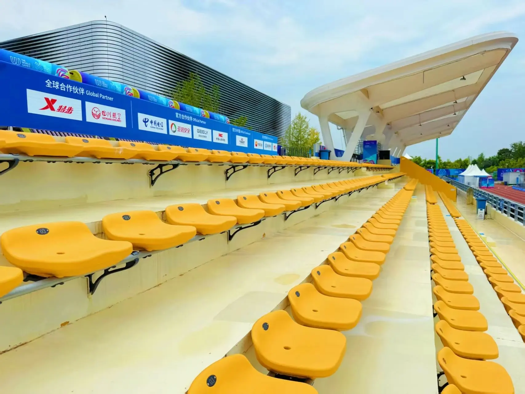 在夜空中高, 空中F, 比赛分为资