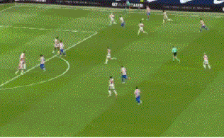 在禁区左侧, 上半场补时